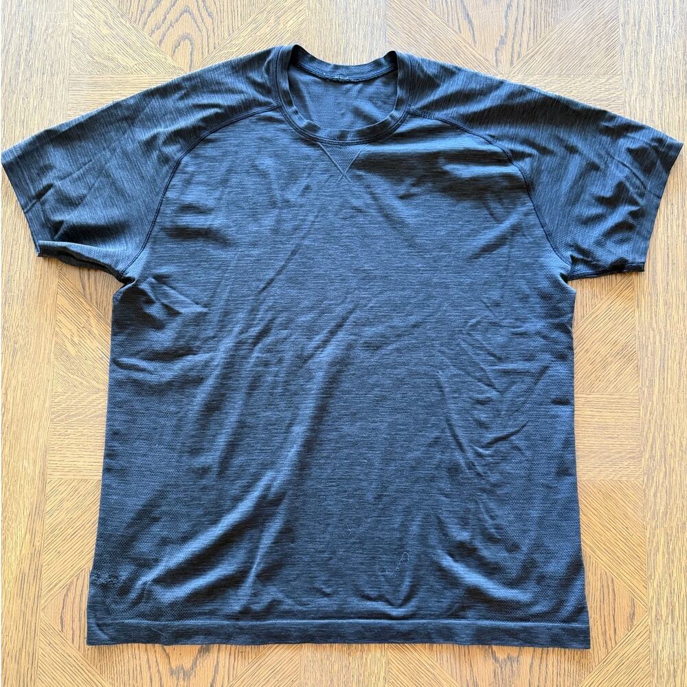 Lululemon Men's Black Heather Crew Neck Tee Short Sleeve